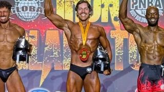 シュワちゃん息子、ボディビル大会でまた優勝