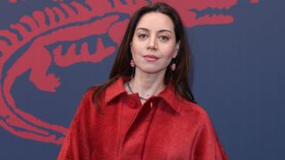 「アガサ・オール・アロング」オーブリー・プラザが第1子妊娠　夫の自殺から1年を経て