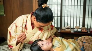 「豊臣兄弟！」秀吉＆寧々の耳かきシーンで大胆なアレンジ　浜辺美波、池松壮亮への信頼明かす