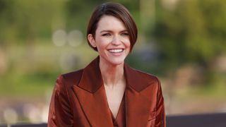「バットウーマン」女優、ケイティ・ペリーに性加害されたと告発　ケイティは否定