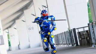 『アギトー超能力戦争ー』氷川誠、25年ぶり装着シーン公開！仮面ライダーG7で新武器「GZ-10 オロチ」構える