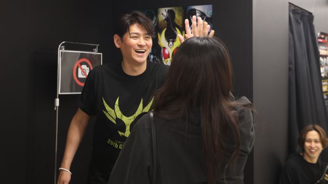 賀集利樹、「真アギト展」初日にサプライズ登場！ファンとハイタッチでお出迎え「本当に嬉しい時間でした」