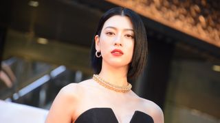 背中のタトゥー公表の三吉彩花「想像以上の反響に驚き」