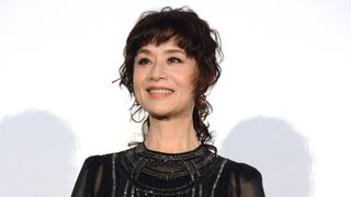 大地真央、劇中着用の毛皮が4,000万円！“マダム”役のゴージャス衣装や宝石をアピール