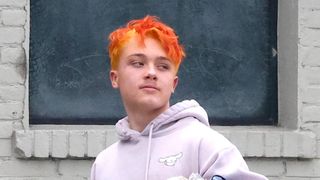 ブラピ&アンジーの17歳息子、父親そっくりと話題からの大胆イメチェン