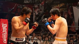 鈴鹿央士＆伊勢谷友介、鍛え上げた肉体で激突　Netflix「喧嘩独学」緊迫のボクシングカット公開