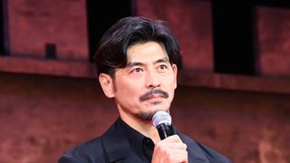 坂口憲二、『キングダム』イベントにノーネクタイで登壇　「それが桓騎かなと」