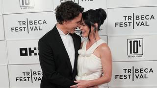 ケイティ・ペリー、元カナダ首相とレッドカーペットでラブラブ！