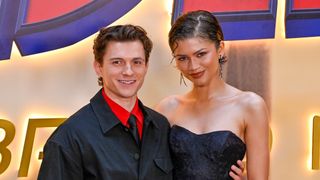トム・ホランド＆ゼンデイヤ『スパイダーマン』イベントでラブラブ！久々レッドカーペットに揃って登場
