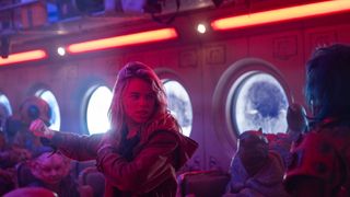 『スーパーガール』監督、市街地バトルは丸ごとセット再現「できる限り実写で捉えるのが大好き」