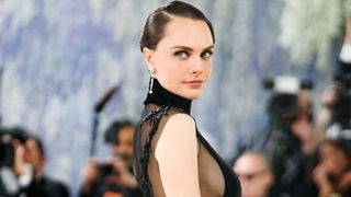 美女モデル、ジョニデとの離婚騒動中のアンバー・ハードと恋仲に