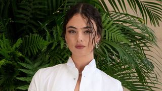 モニカ・ベルッチの21歳娘、パリコレでの美しさが注目の的