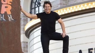 トム・クルーズ、白髪＆ぽっこりお腹で激変「自分自身を試される」デビュー45周年で大惨事コメディー挑戦