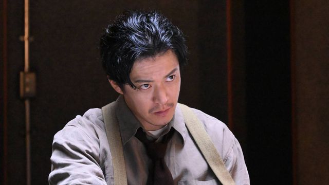 Netflix『ガス人間』　芋生悠直筆サイン写真　2L① 芋生悠：出演映画・関連記事｜シネマトゥデイ