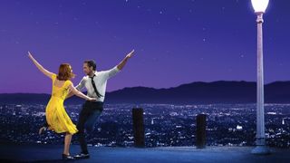 『ラ・ラ・ランド』10周年でポスター修正！ライアン・ゴズリングの手がついに伸びる