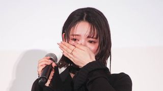FRUITS ZIPPER鎮西寿々歌、舞台挨拶で涙「グッときました」　主演映画公開にメンバーから祝福メッセージ
