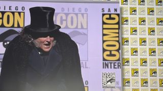 ジョニー・デップ、サンディエゴ・コミコンにサプライズ登場 『ファンタビ』以来6年ぶり参加にファン騒然