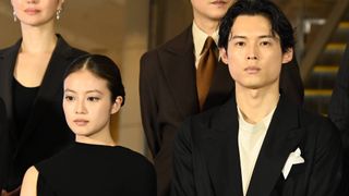 松村北斗＆今田美桜、東野圭吾さんを偲ぶ