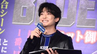 高橋文哉、共演者にもサプライズで舞台あいさつMC担当「いつもの85倍ぐらい緊張」