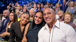 ドウェイン・ジョンソンがディズニー・レジェンド受賞　愛娘の誕生日をサプライズ祝福