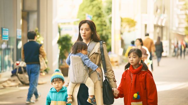 綾瀬はるかの三児の母姿…『ファーストボイス』ビジュアル一挙公開