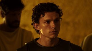 トム・ホランド『オデュッセイア』で規格外の身体能力披露！殺陣シーン公開