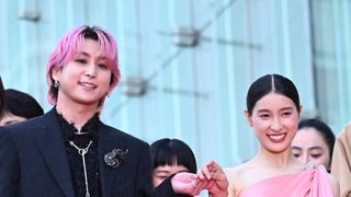 土屋太鳳、佐久間大介のエスコート受けレッドカーペット闊歩！息の合った掛け合いも