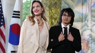 ブラピとアンジーの息子、法的にピット姓を削除