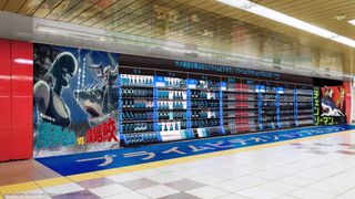 『チェンソーマン　レゼ篇』新宿駅にレンタルビデオ店風広告出現！選りすぐりサメ映画も紹介