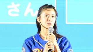 黒島結菜、小池百合子都知事、プロ野球界のレジェンドと映画イベント登壇　座長・相葉雅紀からビデオメッセージ