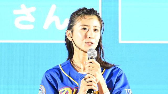 黒島結菜、小池百合子都知事、プロ野球界のレジェンドと映画イベント登壇　座長・相葉雅紀からビデオメッセージ