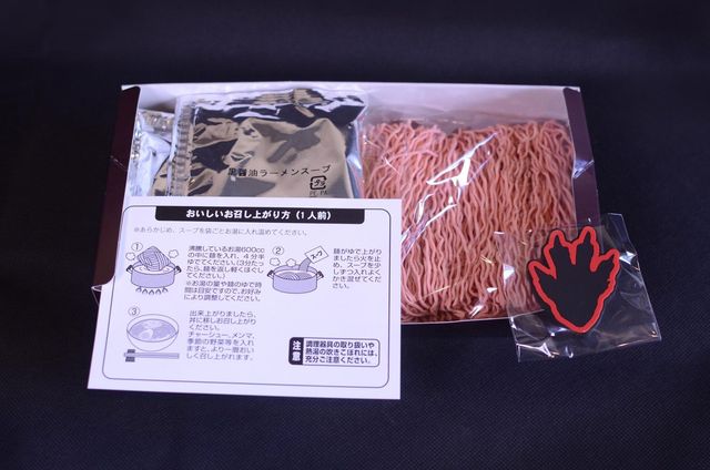 シン・ゴジラ、平成ゴジラ、昭和ゴジラの足型ラバー箸置きが特典！（3枚目）