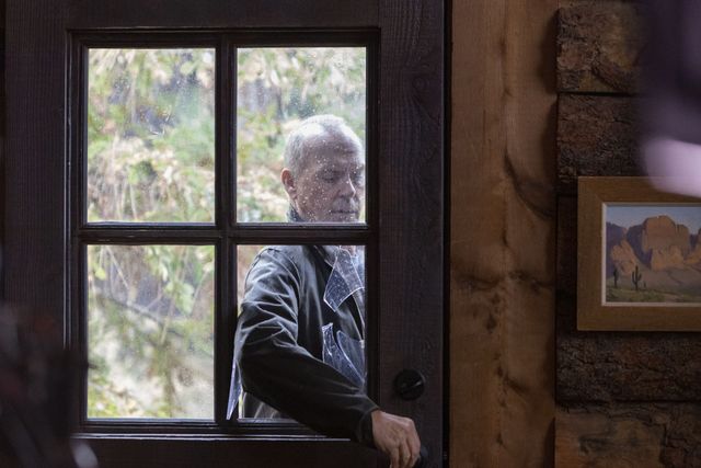 記憶を失う病に侵された老ヒットマンが人生最期の完全犯罪に挑む『殺し屋のプロット』場面写真（5枚目）