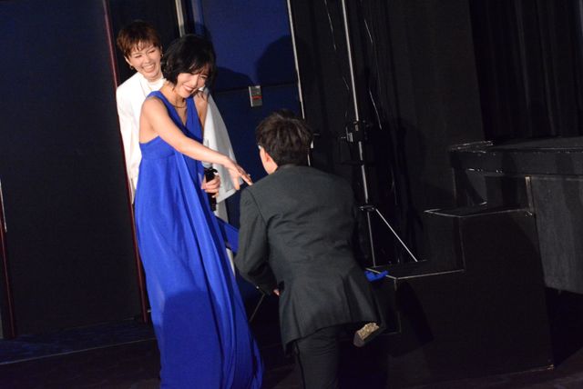 元宝塚トップ・彩風咲奈が沢城みゆきをエスコート！劇場アニメ『ベルサイユのばら』世界最速上映会（2枚目）