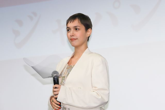 モーガン茉愛羅、ベリーショート＆白の装いで　『エッシャー通りの赤いポスト』ジャパンプレミア：フォトギャラリー