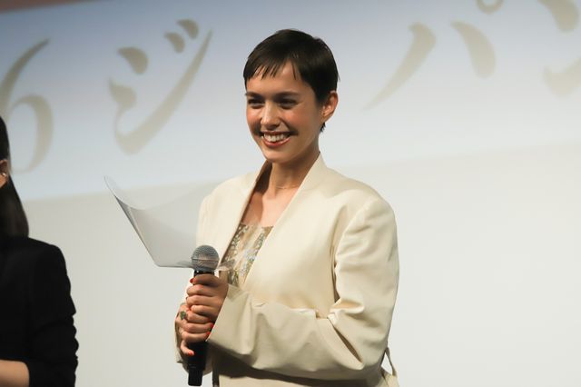 モーガン茉愛羅、ベリーショート＆白の装いで　『エッシャー通りの赤いポスト』ジャパンプレミア（2枚目）