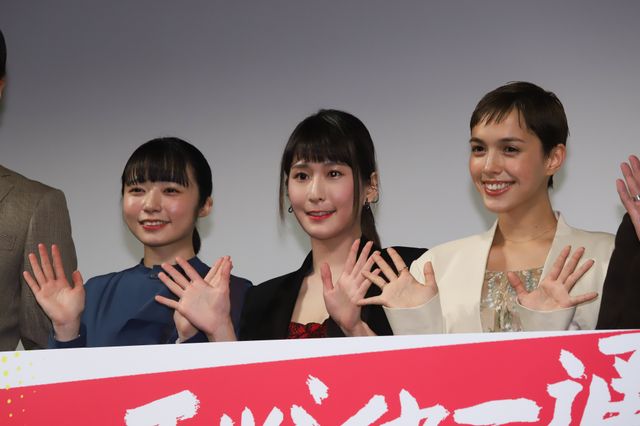 モーガン茉愛羅、ベリーショート＆白の装いで　『エッシャー通りの赤いポスト』ジャパンプレミア（3枚目）