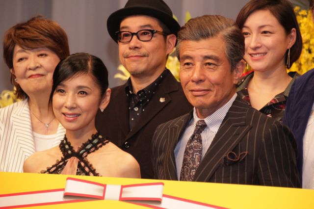 黒木瞳、艶やかな装いで舘ひろし、広末涼子らと『終わった人』会見へ（6枚目）