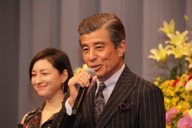 黒木瞳、艶やかな装いで舘ひろし、広末涼子らと『終わった人』会見へ（8枚目）