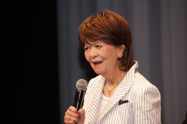 黒木瞳、艶やかな装いで舘ひろし、広末涼子らと『終わった人』会見へ（9枚目）