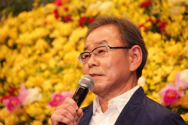 黒木瞳、艶やかな装いで舘ひろし、広末涼子らと『終わった人』会見へ（10枚目）