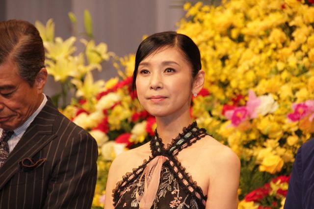 黒木瞳、艶やかな装いで舘ひろし、広末涼子らと『終わった人』会見へ（12枚目）