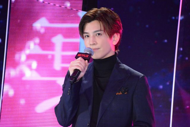 岩田剛典、篠原涼子に金魚をイメージした花束贈る　「金魚妻」イベントに長谷川京子、安藤政信と登壇（7枚目）