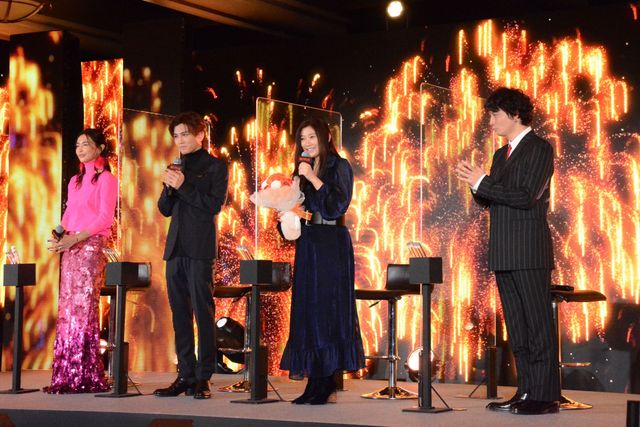 岩田剛典、篠原涼子に金魚をイメージした花束贈る　「金魚妻」イベントに長谷川京子、安藤政信と登壇（21枚目）