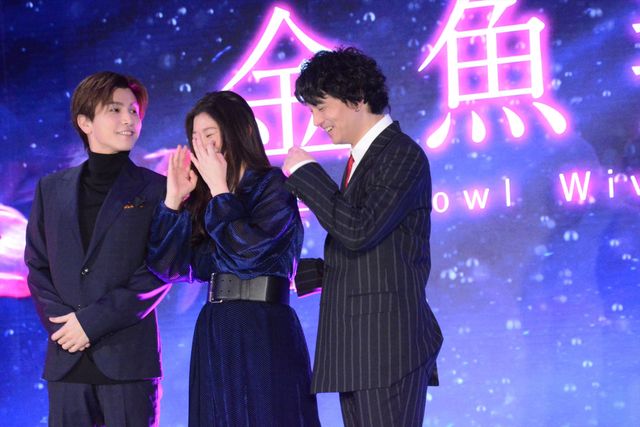 岩田剛典、篠原涼子に金魚をイメージした花束贈る　「金魚妻」イベントに長谷川京子、安藤政信と登壇（24枚目）