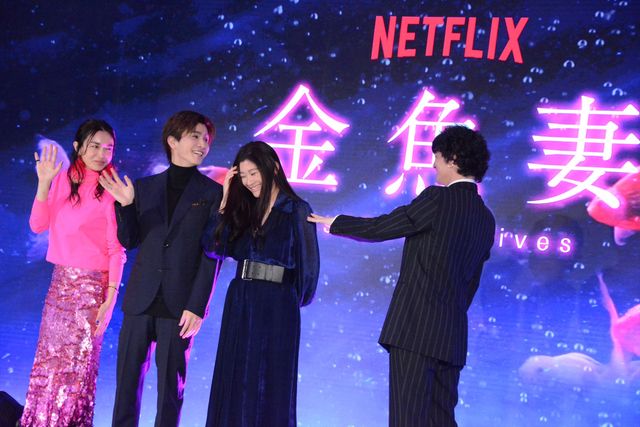 岩田剛典、篠原涼子に金魚をイメージした花束贈る　「金魚妻」イベントに長谷川京子、安藤政信と登壇（30枚目）