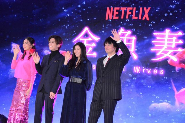 岩田剛典、篠原涼子に金魚をイメージした花束贈る　「金魚妻」イベントに長谷川京子、安藤政信と登壇（31枚目）