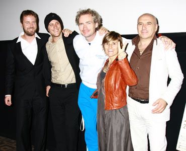 ダークホースにして最有力候補。写真左から：エルネスト・グワル・ソレ（プロダクションマネージャー）、ワウター・ウエステルンドープ（撮影監督）、ヨハン・クレイマー監督、エスター・ウダエタ（プロデューサー）、リッケ・ジュリア（美術）。
