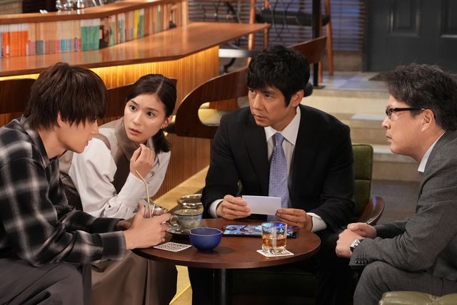 教祖に迫る阿久津ら…ドラマ「真犯人フラグ　真相編」第14話場面カット（3枚目）