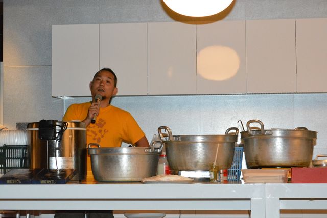 「MOZU」で中神甚を演じた吉田鋼太郎、変態チックな役柄は長谷川博己のおかげ!? と告白! 画像ギャラリー:フォトギャラリー